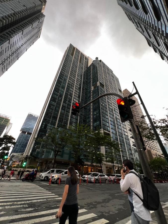 1 Bedroom Uptown Bgc Across Uptown Mall Manila Exterior foto