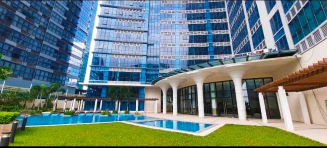 1 Bedroom Uptown Bgc Across Uptown Mall Manila Exterior foto