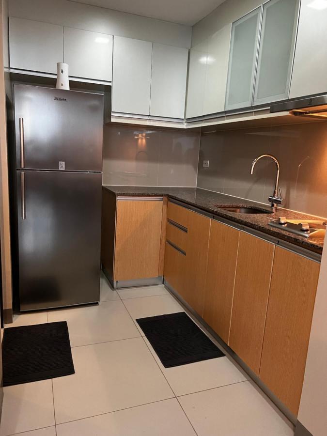 1 Bedroom Uptown Bgc Across Uptown Mall Manila Exterior foto