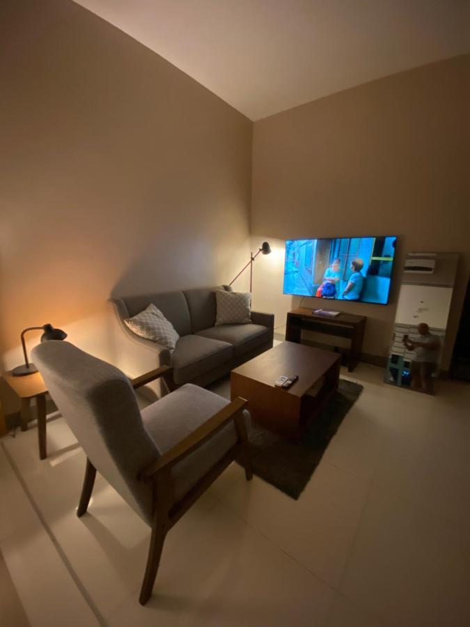 1 Bedroom Uptown Bgc Across Uptown Mall Manila Exterior foto